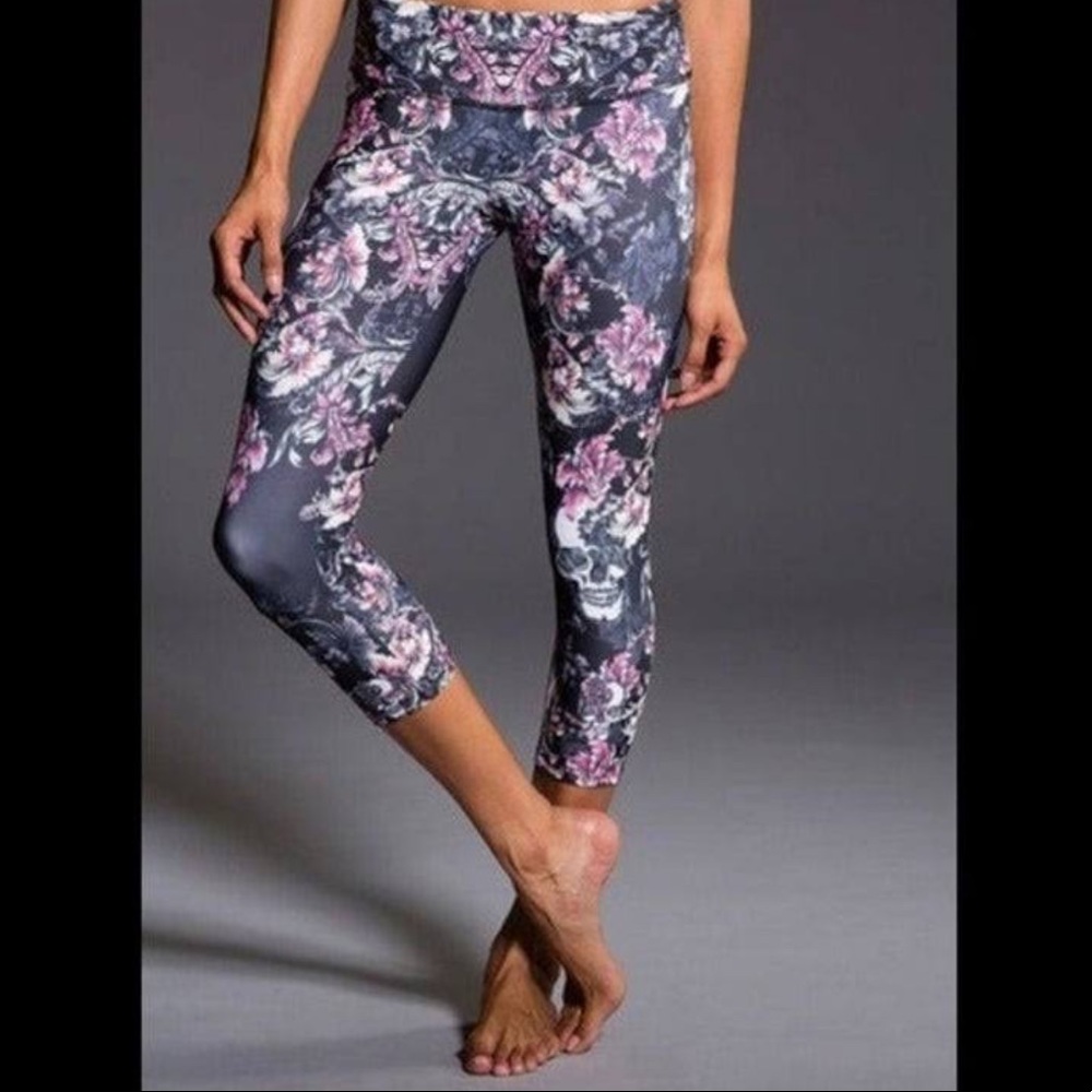 Onzie Black Capris with Floral Skull Design Size S/M